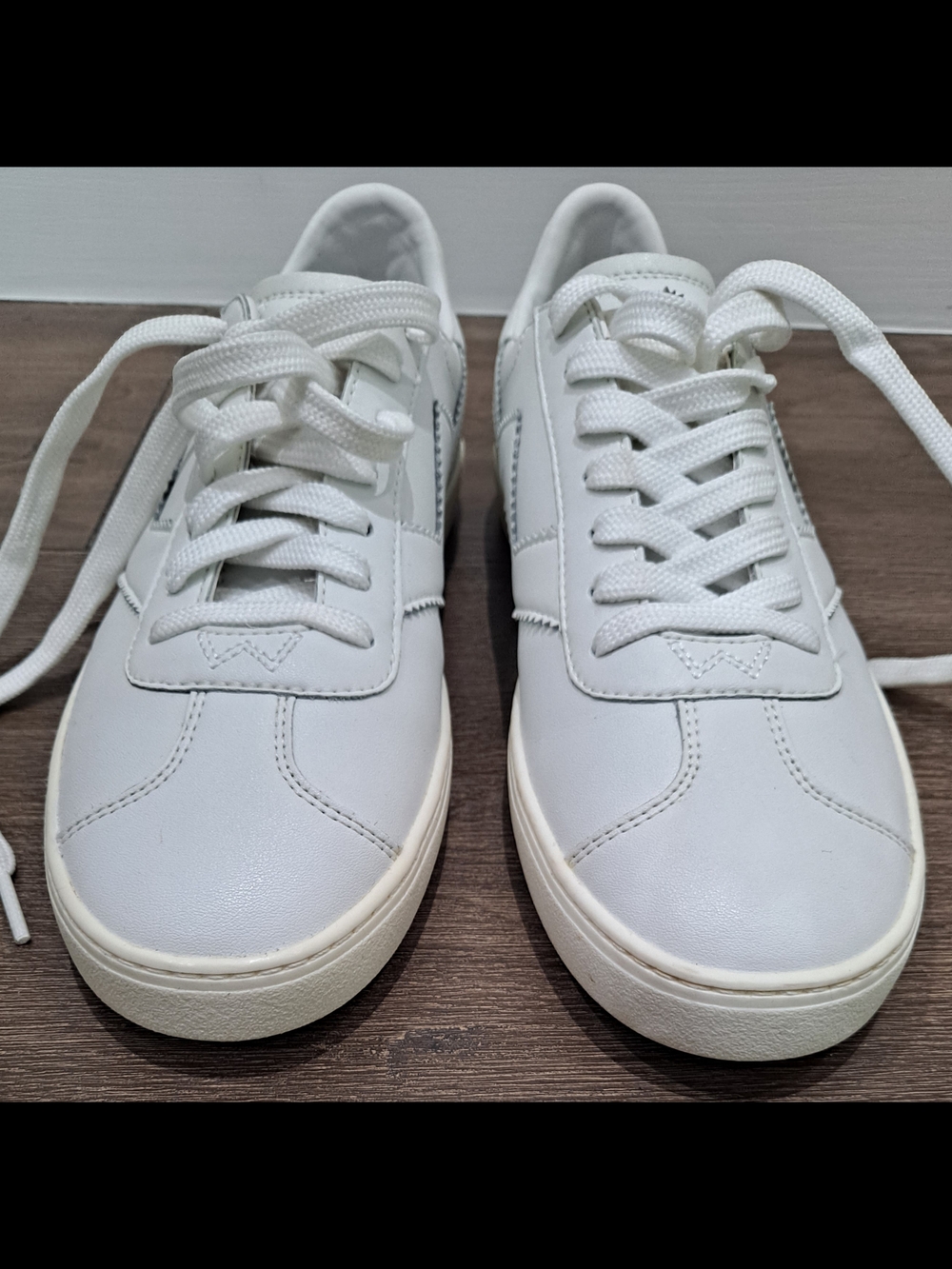 Stuart Weitzman White Leather Low-Top Sneakers